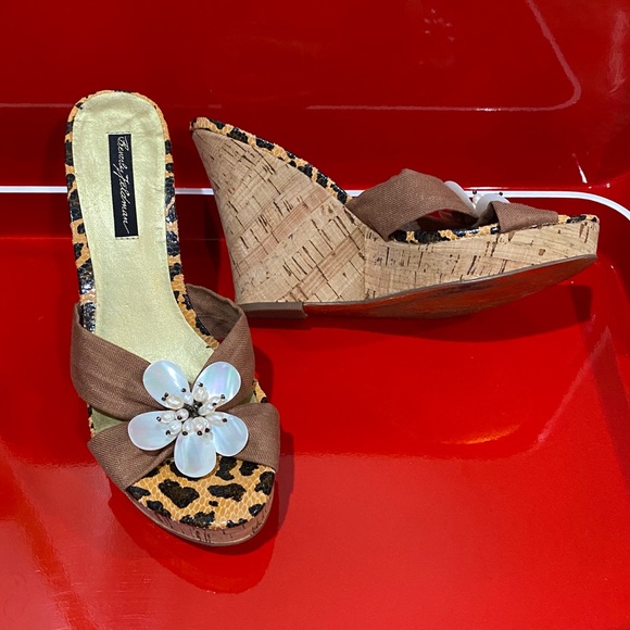 Beverly Feldman Platform Sandals w Pearl Flowers & Cork Wedge Heel EUC Size 8 - Picture 2 of 16